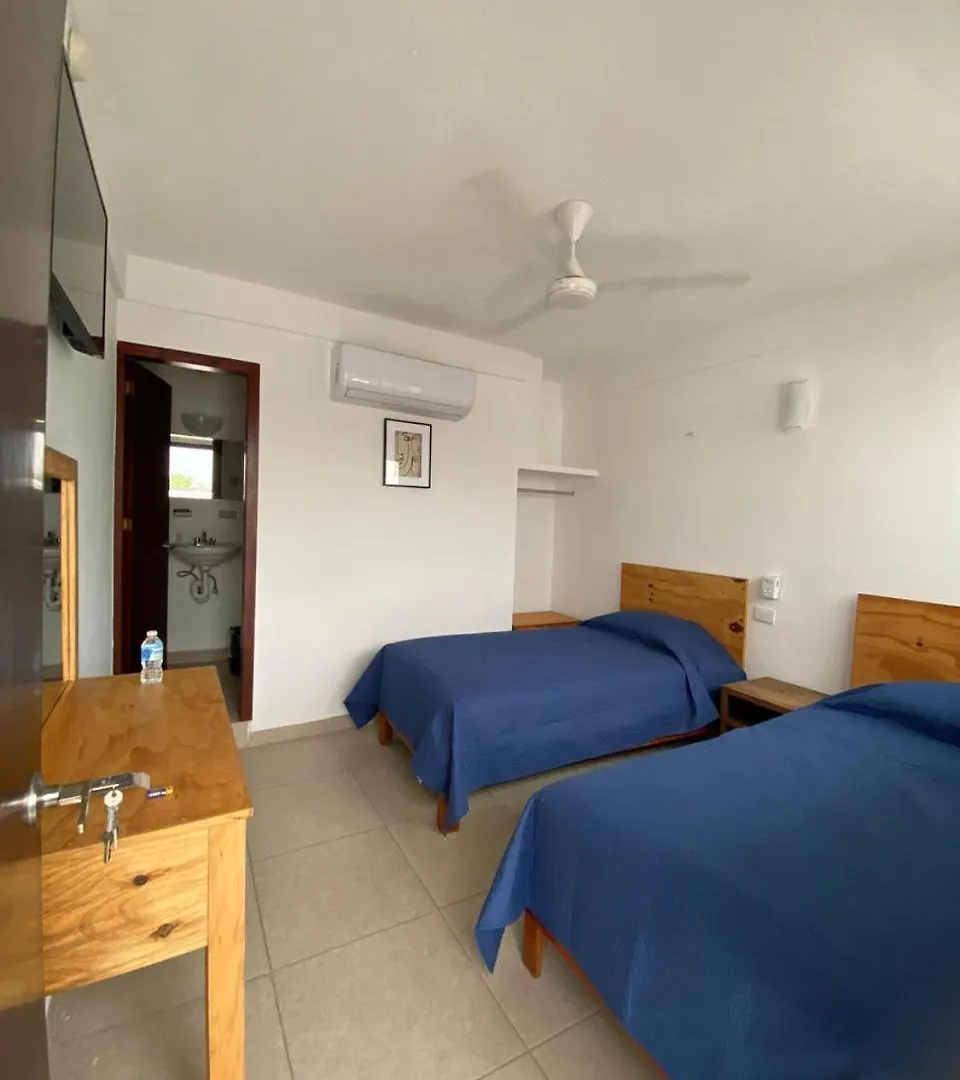 **  Incias Azahara Hotel Cancún México